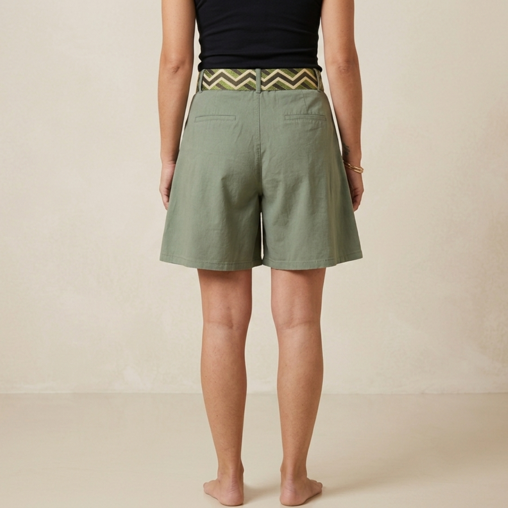 Short évasé en tissu avec ceinture